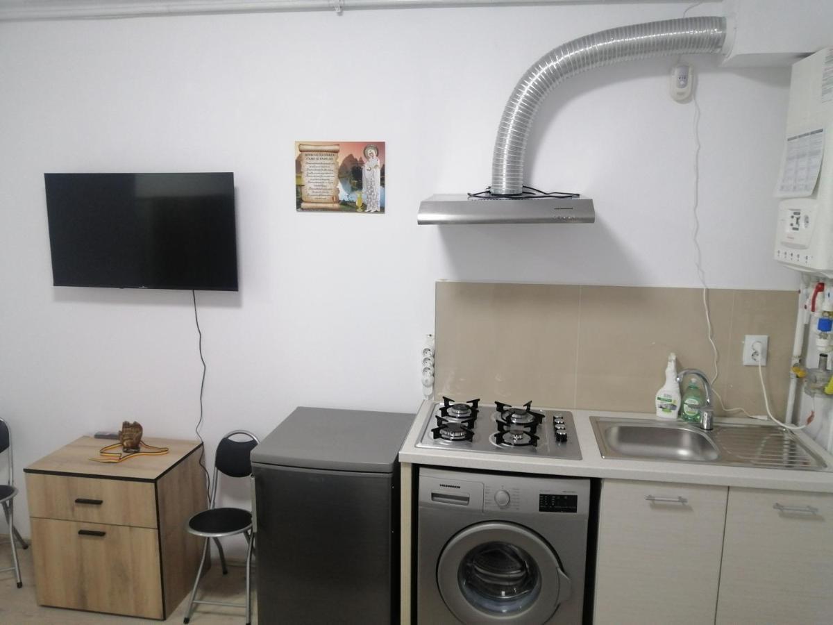Ady & Marcy Apartamento Onesti Exterior foto