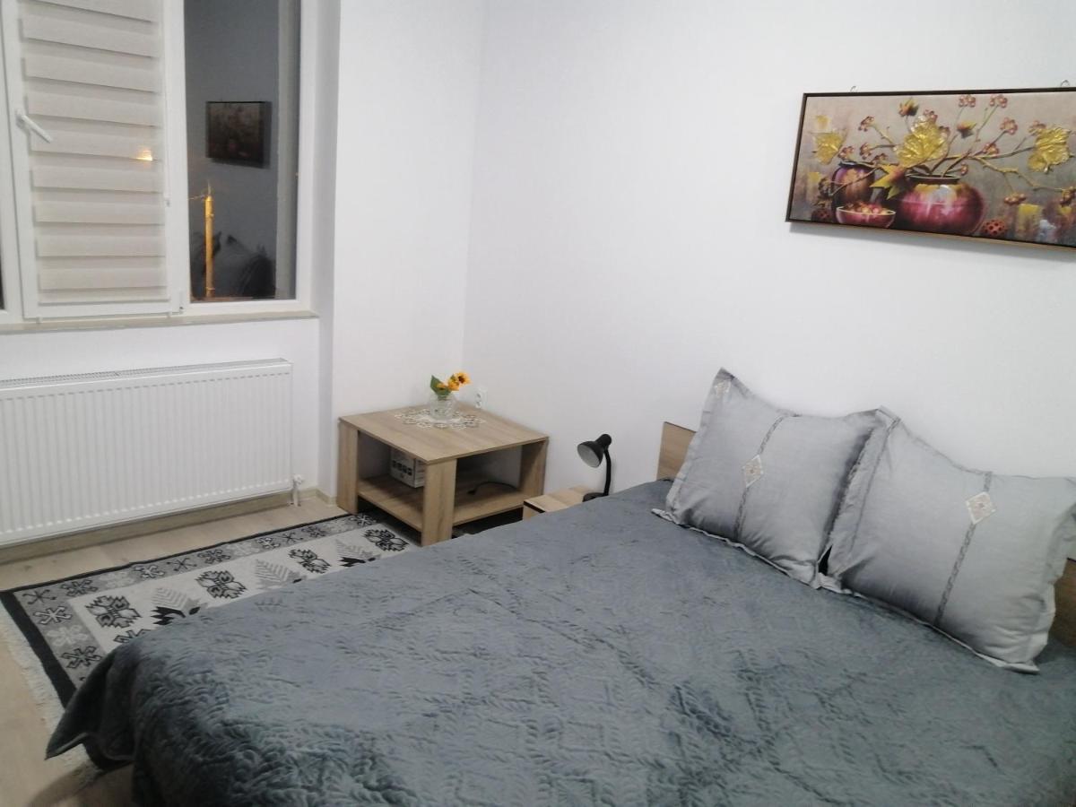 Ady & Marcy Apartamento Onesti Exterior foto