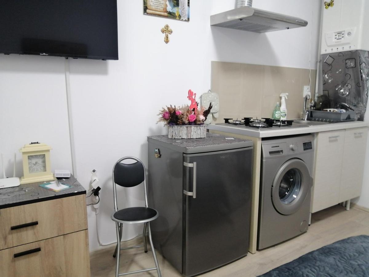 Ady & Marcy Apartamento Onesti Exterior foto