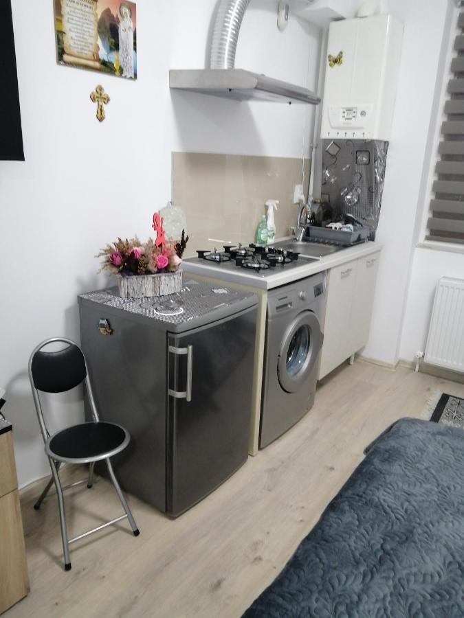 Ady & Marcy Apartamento Onesti Exterior foto