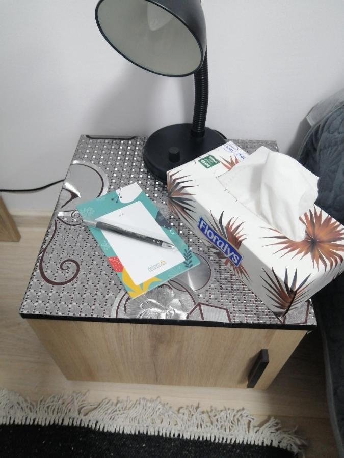 Ady & Marcy Apartamento Onesti Exterior foto