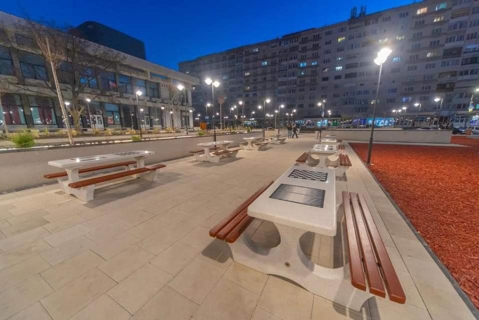 Ady & Marcy Apartamento Onesti Exterior foto